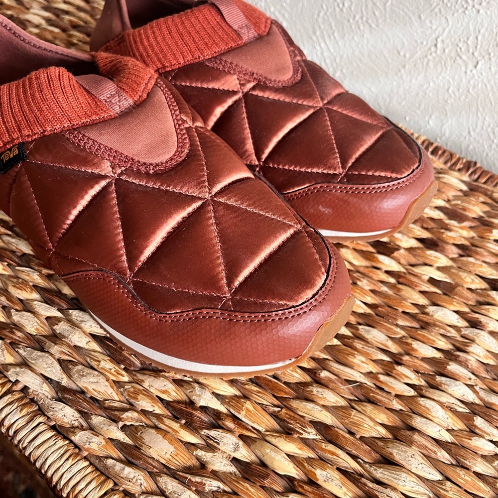 NEW Teva ReEmber slip on waterproof slides shoes 9 - Picture 3 of 8